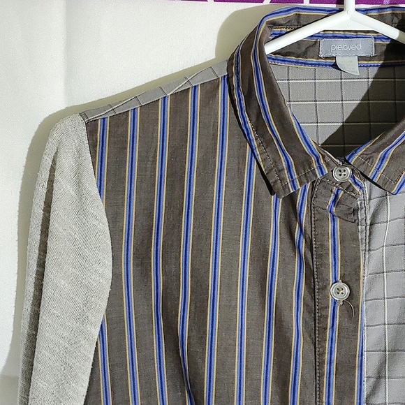 Preloved Women's Rayon/Cotton Blend Button-Up, Made In Canada - Size Medium - Picture 2 of 13